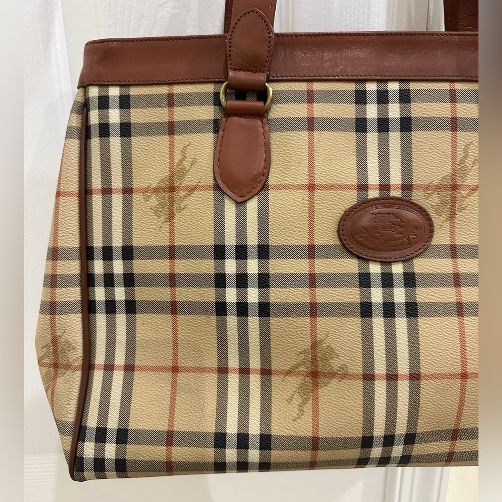 Burberry - Picture 4 of 17